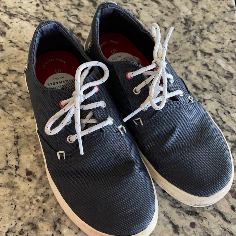 Sperry washable sneaker boys size 4